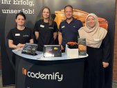 Standpersonal auf der Messe