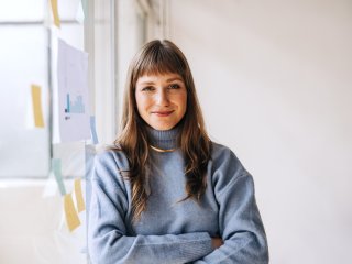 Berufseinsteigern Junge Frau beim Berufseinstieg